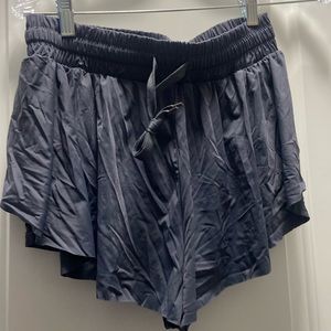 FLOWY SHORTS WITH BUILT IN SPANDEX (large)